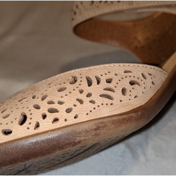 EASY SPIRIT Women's Cindie Mary Jane Heels Shoes Size 8.5 M Biscuit Beige - Picture 10 of 10